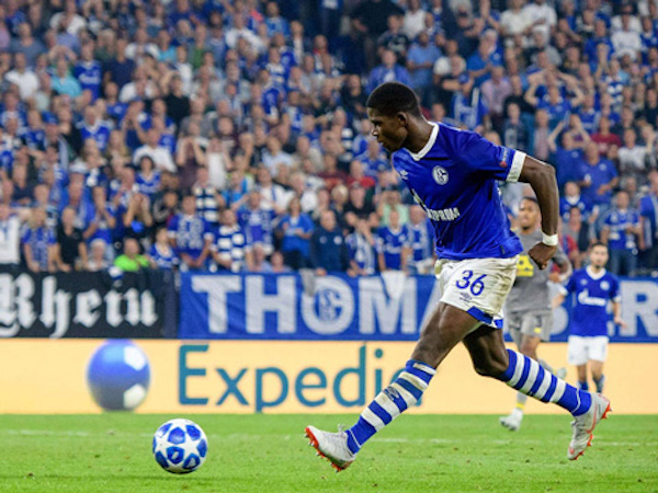 Schalke 04 1-1 Porto: Không VAR chủ nhà mất điểm