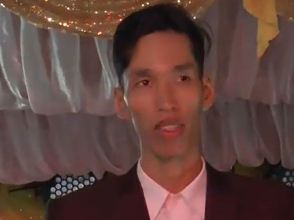 Thanh niên hát ca khúc huyền thoại 'Cheri Cheri Lady' trong đám cưới hay không kém gì bản gốc