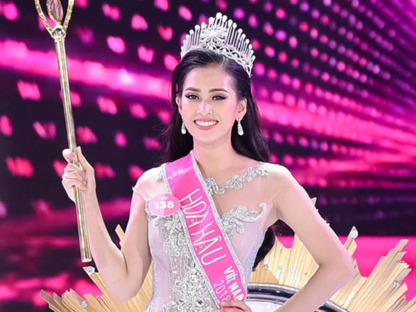 Trần Tiểu Vy được báo Trung khen ngợi, netizen đoán lọt Top 5 Miss World nhưng fan lại lo vì loạt đối thủ quá 'khủng'