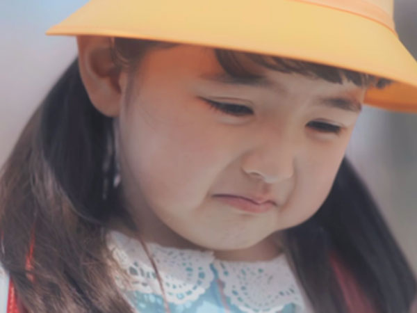 Ứa nước mắt với bức thư của bé gái lớp 3 gửi bố mẹ ly hôn: 'Con biết bố mẹ không còn sống chung với nhau nữa'