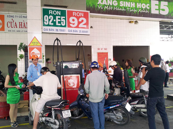 Vì sao xăng E5 khó tiêu thụ?