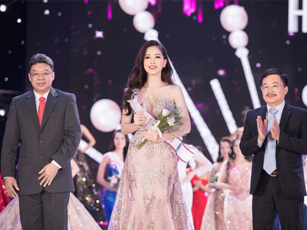 Bùi Phương Nga: Từ cô bé có mái tóc cụt lủn đến nàng á hậu 1 Việt Nam
