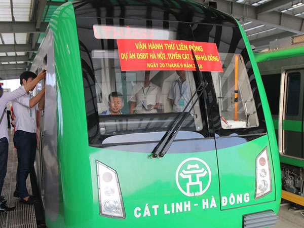Đường sắt Cát Linh-Hà Đông chính thức chạy thử 5 tàu
