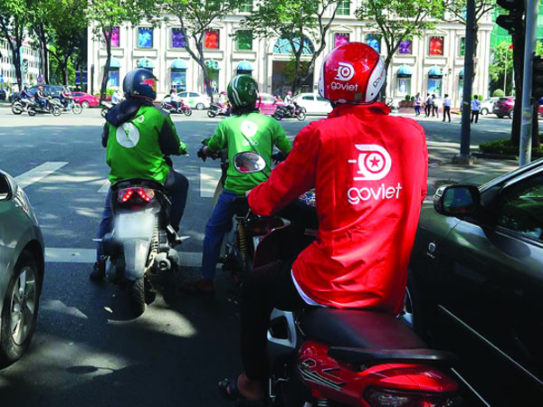 Grab và Go-Viet: Cạnh tranh 'hủy diệt', người tiêu dùng vui trước buồn sau