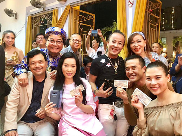 Lương Thế Thành, Thúy Diễm và dàn sao dự lễ giỗ Tổ sớm ở Sài Gòn