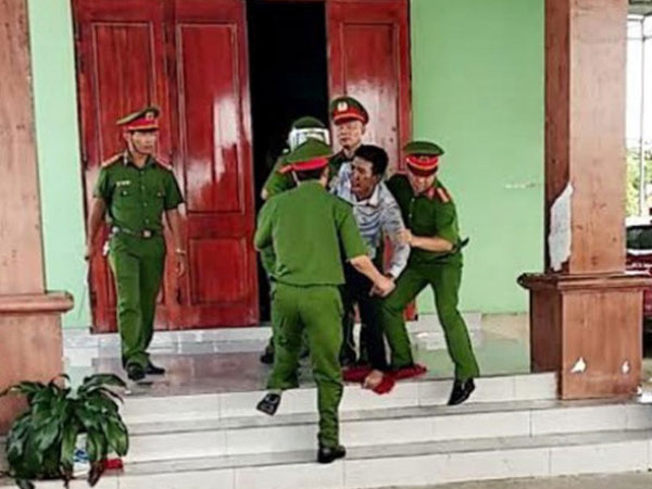 Quảng Bình: Bắt giữ người đàn ông nhốt ba con nhỏ rồi châm lửa đốt nhà