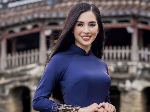 Tân Hoa hậu khoe dáng thướt tha ở Hội An
