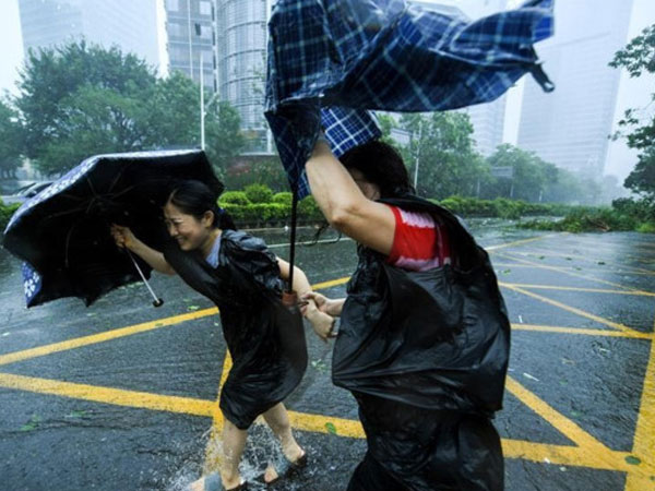 Trung Quốc: Bão Mangkhut gây tê liệt hệ thống giao thông tại Quảng Đông