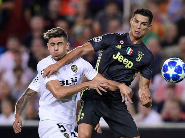 Valencia - Juventus: 'Thảm họa' Ronaldo, ác mộng 11m kinh hoàng