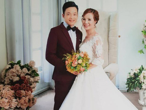 Xuất hiện người phụ nữ đến gây rối, chửi bới trong đám cưới của cô dâu 61 và chú rể 26 tuổi