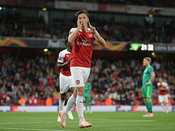 Arsenal 4-2 Vorskla: Aubameyang lập cú đúp giúp Pháo thủ thắng lớn