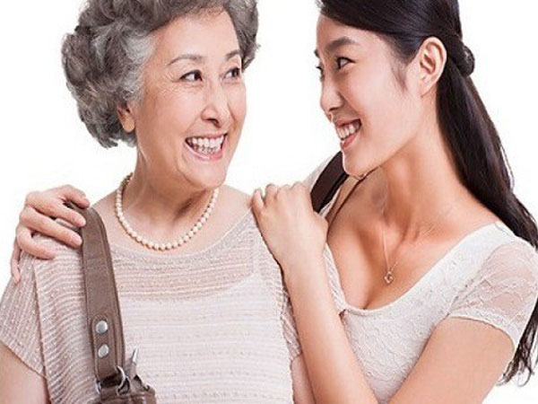 Khổ vì mẹ chồng 'hai mặt'