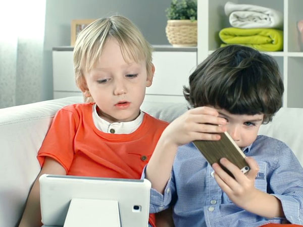 Làm gì nếu con lỡ 'nghiện' smartphone?