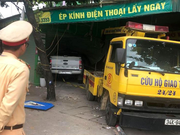Lộ danh tính tài xế ô tô bán tải đâm 2 thiếu nữ tử vong