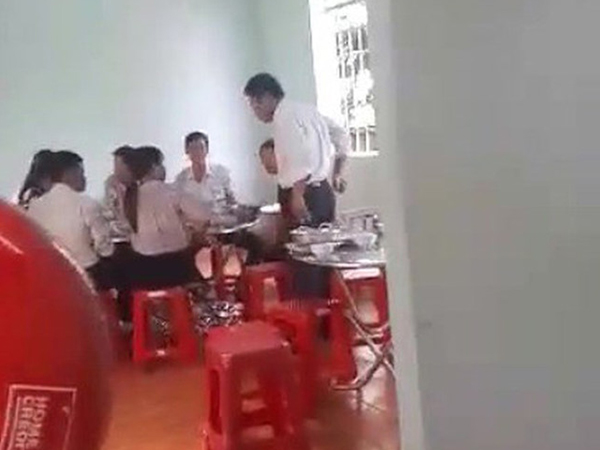 Kỷ luật Bí thư, Chủ tịch xã uống bia tại cơ quan trong giờ hành chính