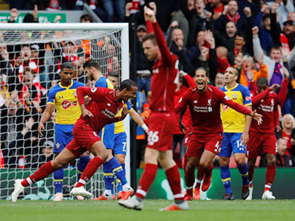 Liverpool 3-0 Southampton: Không thể cản “Cuồng phong đỏ”