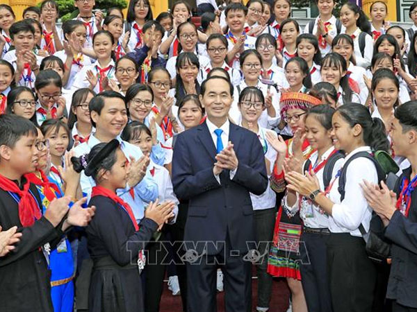 Tình cảm ấm áp của Chủ tịch nước Trần Đại Quang với các cháu thiếu niên, nhi đồng