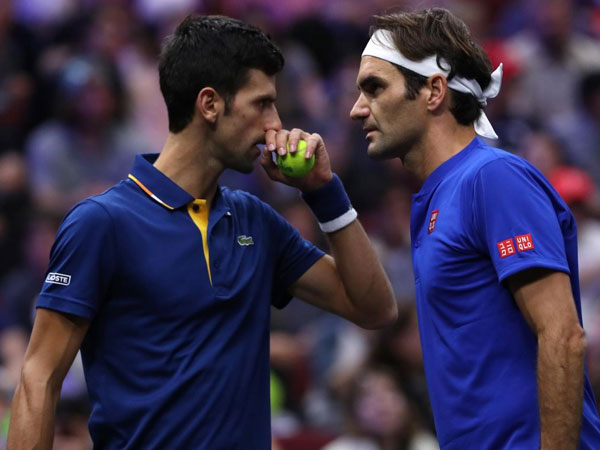'Cặp đôi trong mơ' Federer-Djokovic thất bại ngỡ ngàng, vụng về đánh bóng vào lưng nhau ở Laver Cup