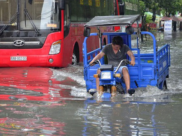 Giải cứu ngập đường Kinh Dương Vương tại TP. HCM bằng máy bơm: Nhà thầu phản ánh nhiều vấn đề không minh bạch