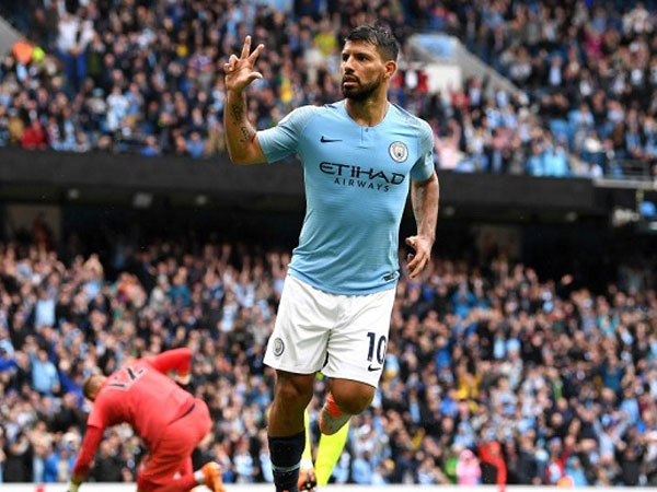 Man City gia hạn hợp đồng với “sát thủ” Aguero thêm 3 năm