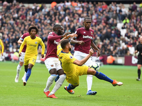 Mất điểm trước West Ham, Sarri xác nhận Chelsea chưa hay bằng Liverpool