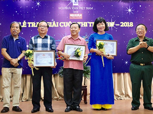 Trao giải cuộc thi thơ 2017-2018