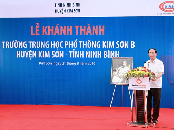 Xúc động hình ảnh Chủ tịch nước Trần Đại Quang ở ngôi trường cũ