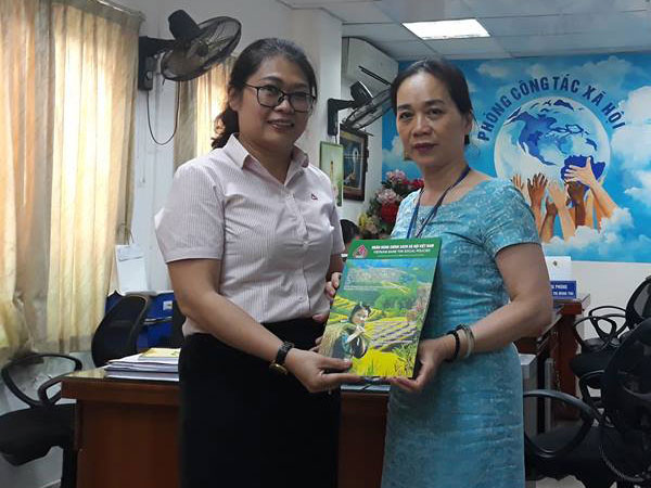 Nhiều tổ chức, cá nhân hỗ trợ bệnh nhi bị mất cha mẹ trong vụ cháy ở Đê La Thành, Hà Nội