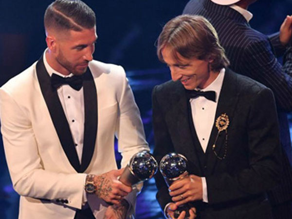 Ramos muốn trao luôn Quả bóng vàng cho Modric