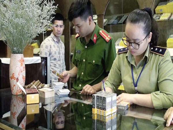 Sau vụ phát hiện 1.200 điếu xì gà ngoại nhập lậu: Nhập nhèm quảng cáo 'trên trời'