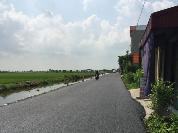 Trong 1 ngày, hoàn thành con đường nhựa dài 2km dẫn đến khu an táng Chủ tịch nước