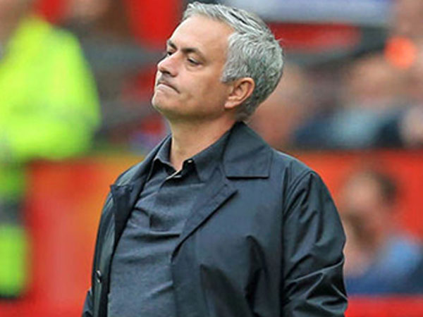M.U bị loại ở Cúp Liên đoàn: Tối hậu thư dành cho Mourinho