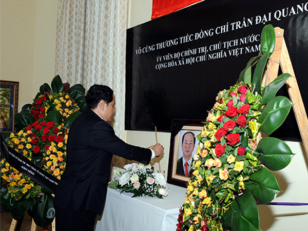 Chủ tịch Trần Thanh Mẫn viếng Chủ tịch nước Trần Đại Quang tại Cuba