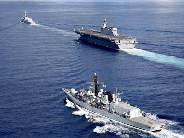 Tàu sân bay trực thăng Nhật, chiến hạm Anh đi qua Biển Đông