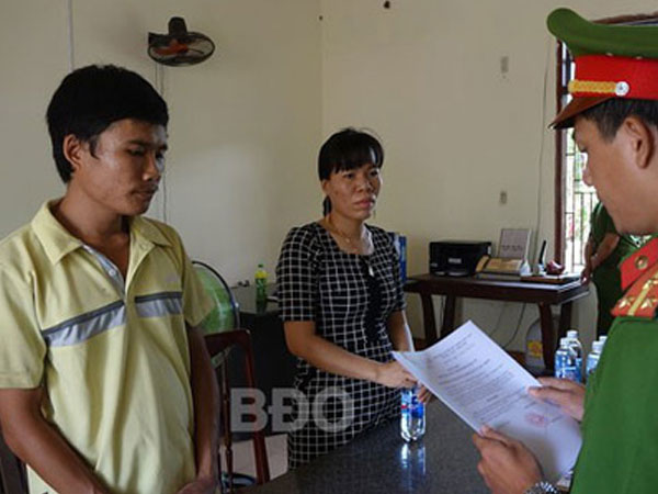 Bắt 2 đối tượng dùng bom xăng tấn công cảnh sát bị thương
