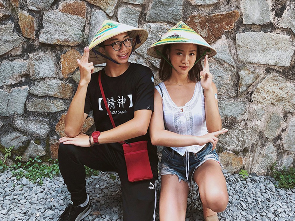 Blogger đình đám của Hong Kong đến Việt Nam, khoe ảnh đội nón lá