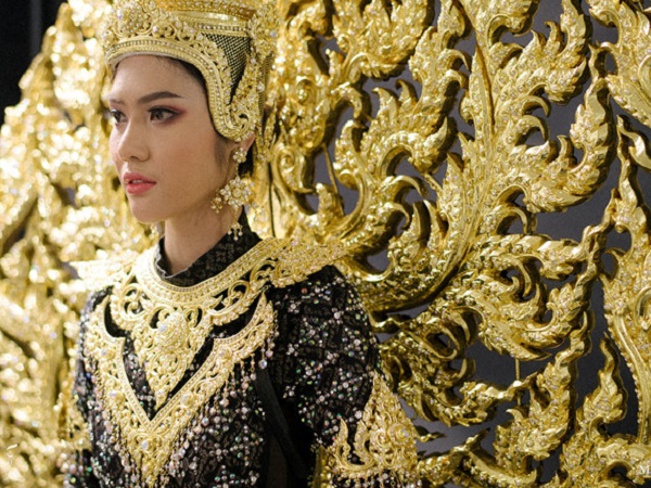 Hoa hậu Hòa bình Quốc tế 2018: Đối thủ của Á hậu Bùi Phương Nga khoe trang phục dân tộc lộng lẫy