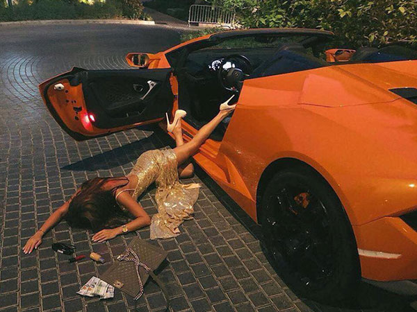 Học hội Rich Kid nước ngoài, Khả Ngân và Sĩ Thanh đua nhau 'ngã sấp mặt' nhưng vẫn cực cool