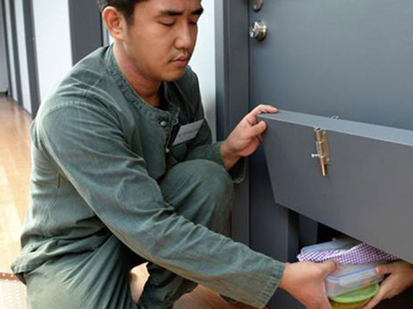'Vào tù' để được... tự do