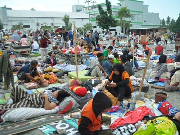 Ít nhất 30 người chết vì động đất và sóng thần ở Indonesia