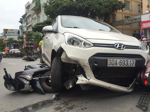 Nhân chứng kể lại cảnh xe 'điên' tông liên hoàn khiến nhiều người nhập viện