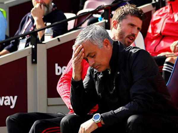 Thất bại trước West Ham, Mourinho đổ lỗi cho trọng tài