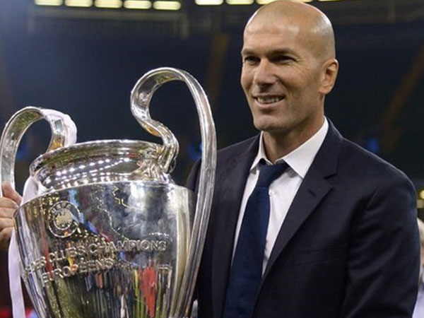 Zinedine Zidane muốn dẫn dắt Man United và đang học… tiếng Anh