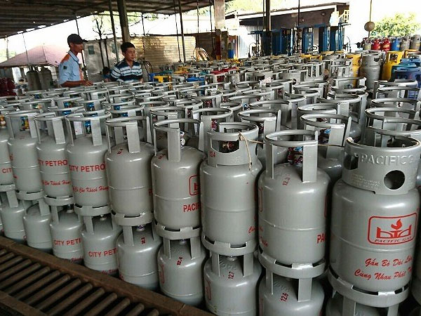 Giá gas tháng 10 tăng thêm 12.000 đồng/bình 12kg