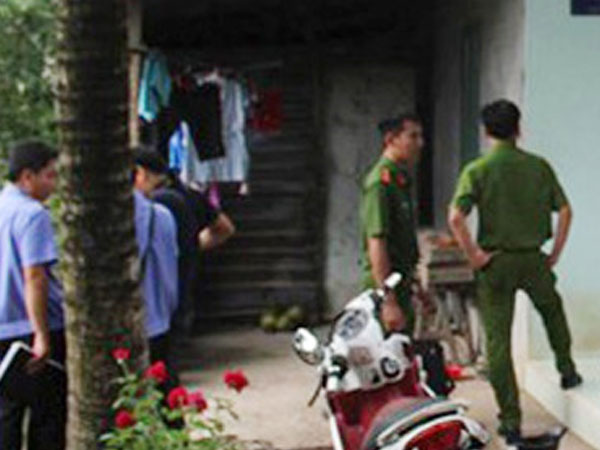Ông bà phát hiện 2 cháu nội chết trong phòng ngủ