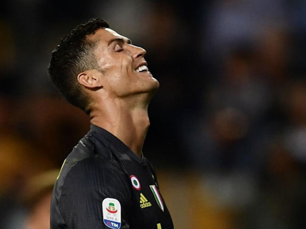 Ronaldo phản ứng lại tin đồn hiếp dâm phụ nữ Mỹ