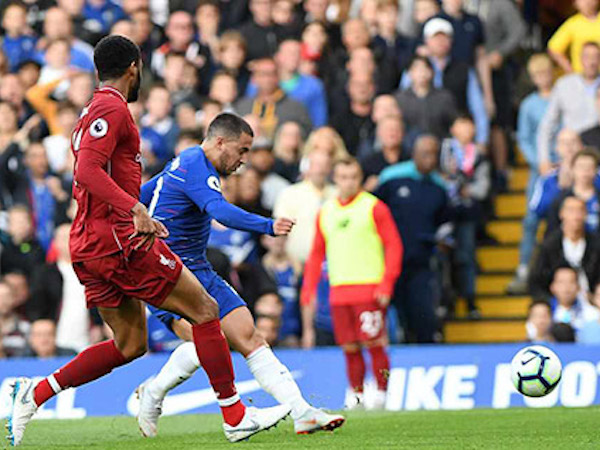 Tuyệt tác của Sturridge giải cứu Liverpool ở Stamford Bridge