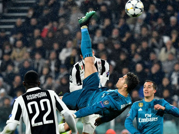 Ronaldo lên tiếng về bàn thắng của Salah giành giải Puskas
