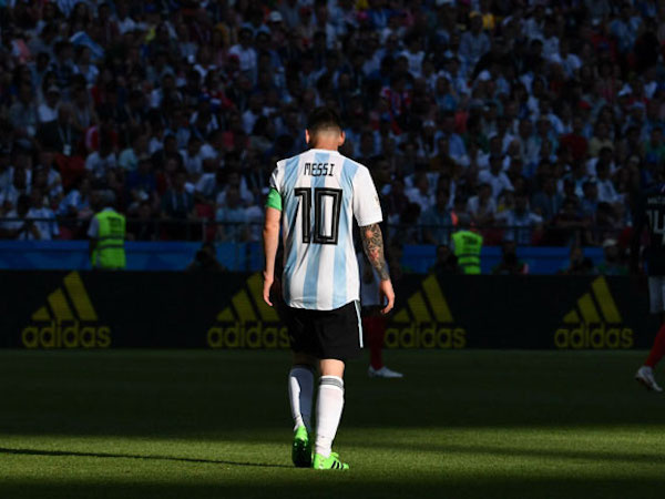 SỐC: Maradona khuyên Messi... chia tay luôn ĐT Argentina