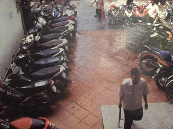 Cả gia đình ở Sài Gòn bị 'người lạ' dùng bình xịt hơi cay, hung khí đe doạ tính mạng